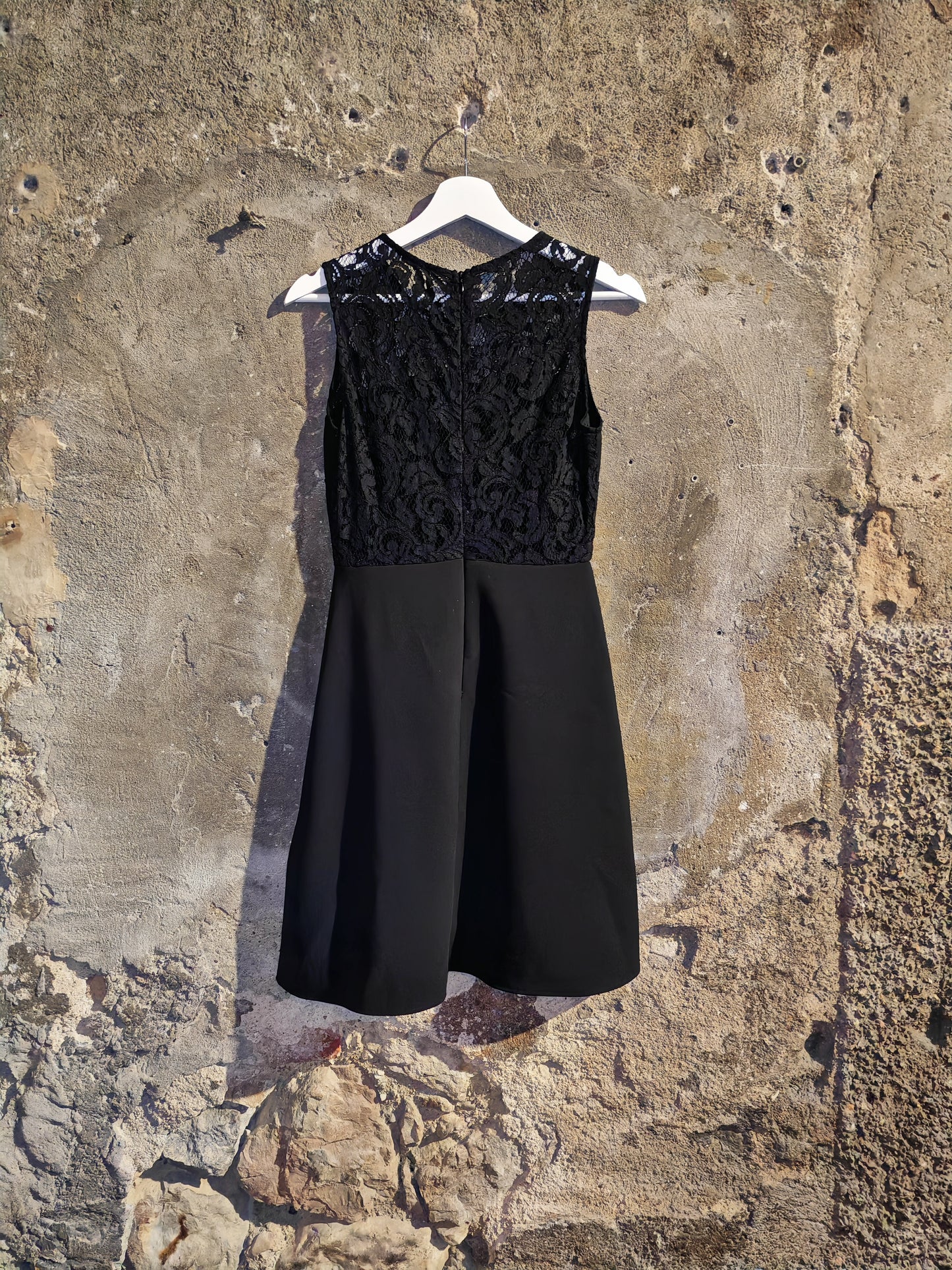 Abito Liu Jo Nero Elegante con Inserto in Pizzo Made in Italy