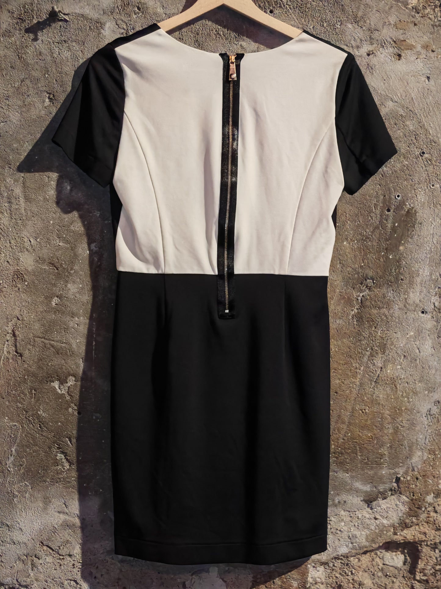 Abito Pinko Bicolor Nero e Bianco Donna Elegante con Zip