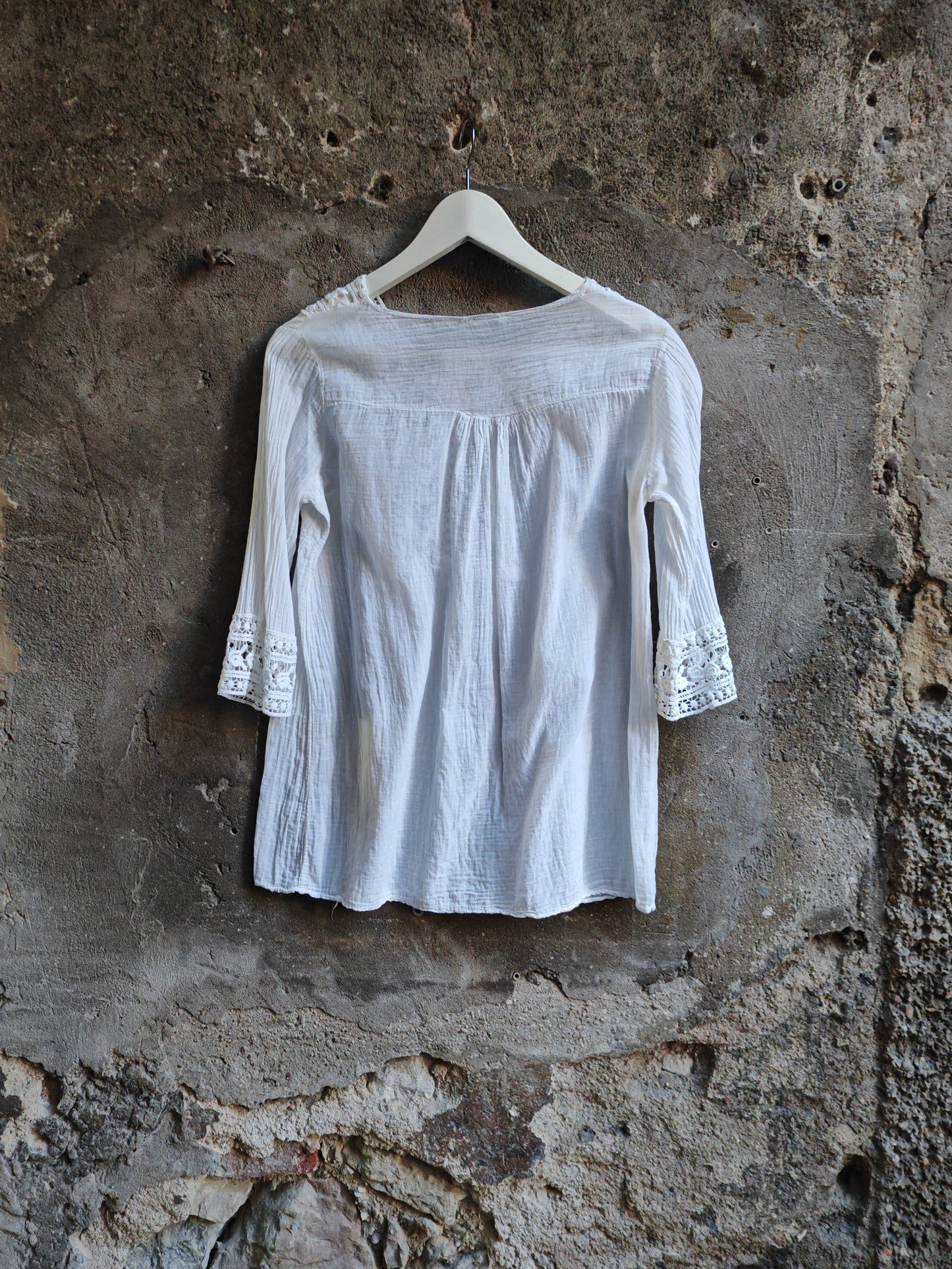 Blusa Vintage Made in Italy Bianca in Garza con Pizzo Sangallo Taglia S/M