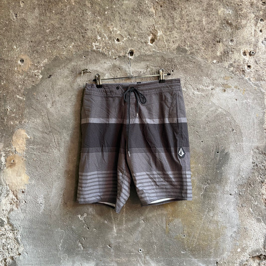 Costume da Bagno Volcom Boardshorts Grigio Antracite a Righe Sfumate Taglia 28