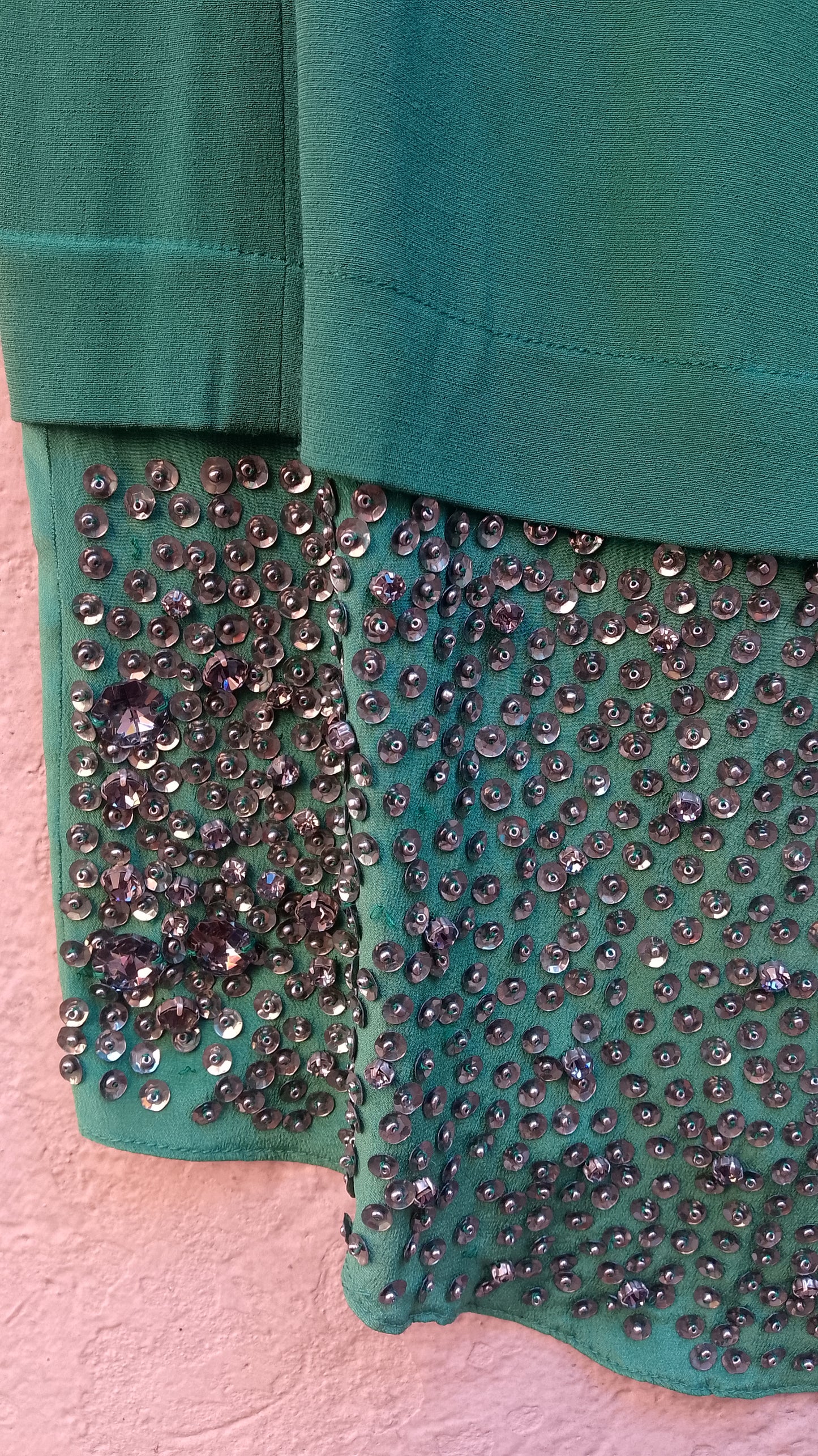 Abito a Tunica Smeraldo Pinko Contemporaneo con Paillettes e Fondo Asimmetrico