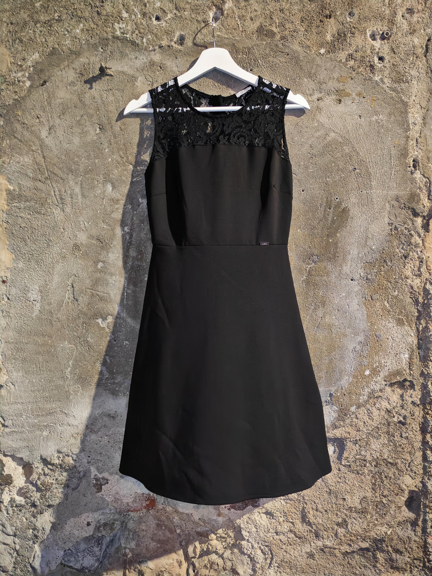 Abito Liu Jo Nero Elegante con Inserto in Pizzo Made in Italy